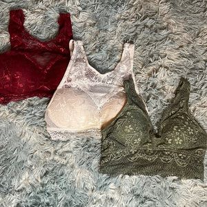 Red size: M, white size: M, Green size: L